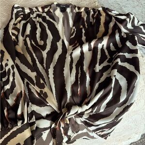 Leopard print blouse with tie option at hem